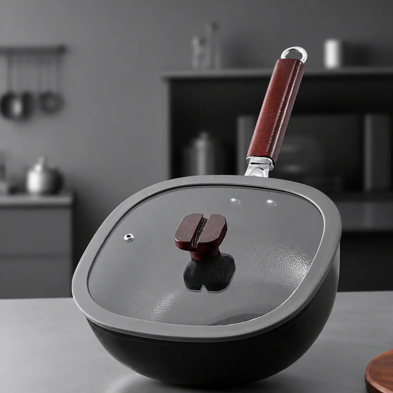 Hero — wood-look handle and fitted glass lid